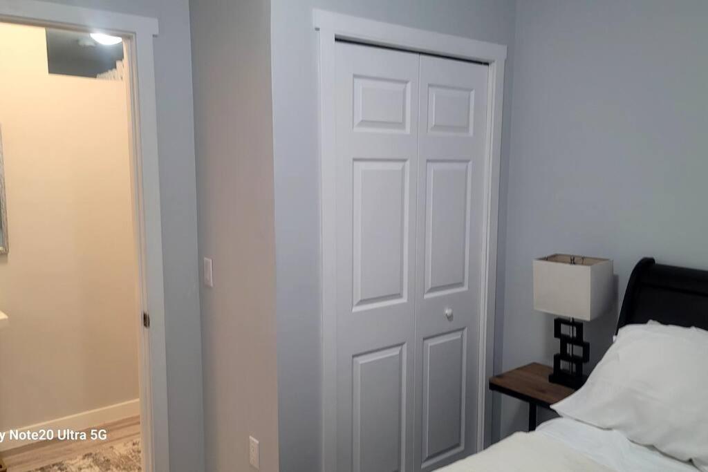 A Very Nice Basement Ensuite. Calgary Zewnętrze zdjęcie