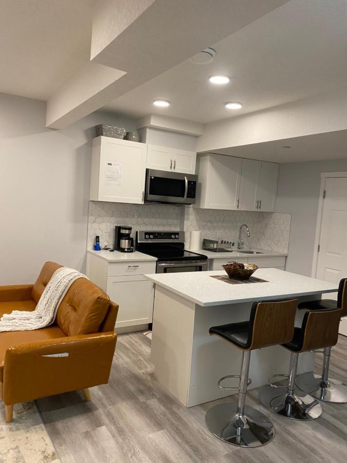 A Very Nice Basement Ensuite. Calgary Zewnętrze zdjęcie