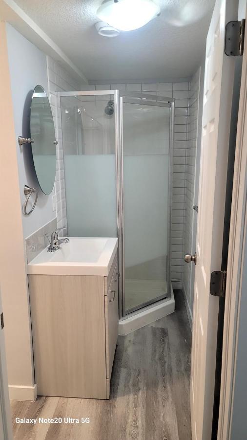 A Very Nice Basement Ensuite. Calgary Zewnętrze zdjęcie